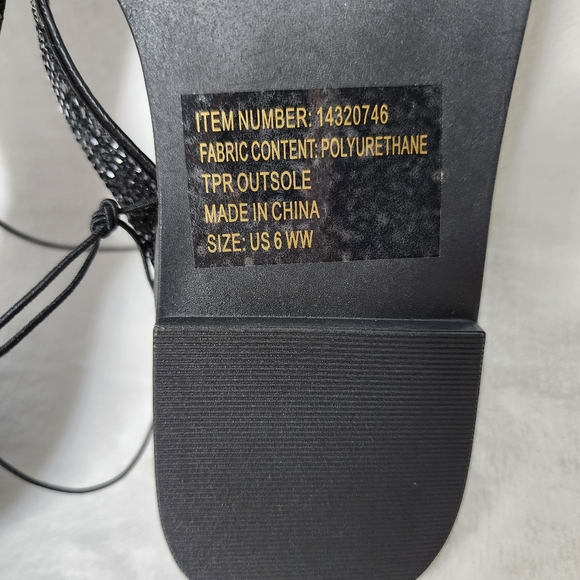 Torrid Flip Flops Black with Rhinestones Women's Size 6WW Sandals NWT - Picture 8 of 10